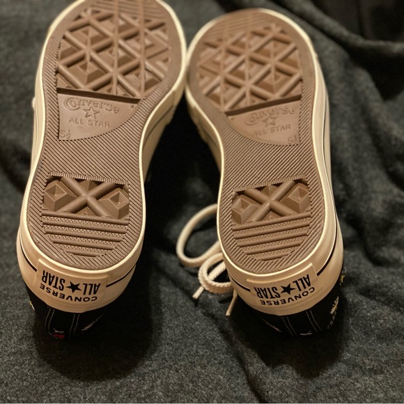 Converse All star platform daisy embroidered 7.5 new with out box. - Picture 5 of 7